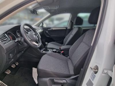 Second-hand VW T-Roc Life 110 CP (80 kW) 2024 Gri SUV