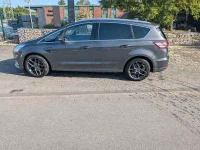 Gebraucht Ford S-MAX Titanium 190 PS (139 kW) 2020 Grau Van / Kleinbus