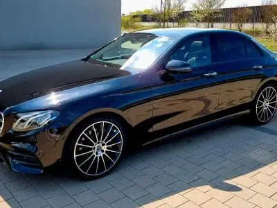 Second-hand Mercedes E220 AMG line 194 CP (142 kW) 2019 Negru Berlinǎ