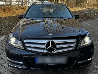 Gebraucht Mercedes C220 Avantgarde 170 PS (125 kW) 2024 Schwarz Kombi
