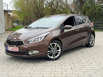 Gebraucht Kia Ceed 135 PS (99 kW) 2013 Braun Kleinwagen