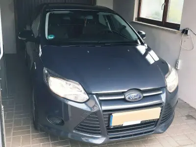 Gebraucht Ford Focus Trend 105 PS (77 kW) 2012 Grau Limousine