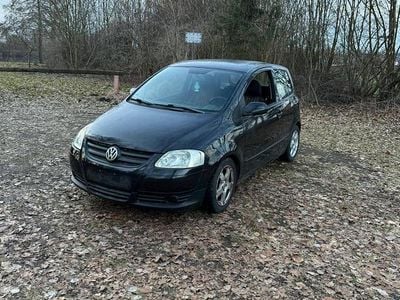 Gebraucht VW Fox 54 PS (39 kW) 2004 Schwarz Kleinwagen