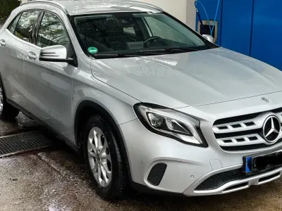 Gebraucht Mercedes GLA180 122 PS (89 kW) 2018 Silber SUV