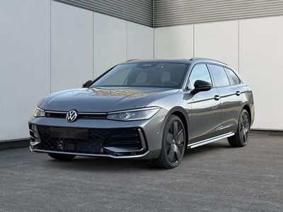 Neu VW Passat R-line 193 PS (141 kW) 2025 Diabasgrau metallic Kombi