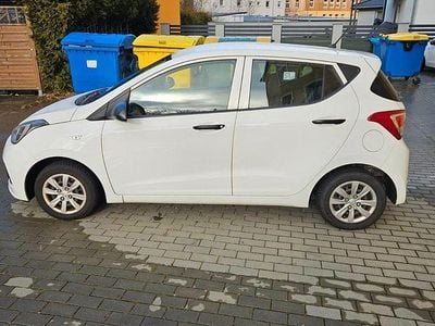 Gebraucht Hyundai i10 67 PS (49 kW) 2015 Beige Kleinwagen