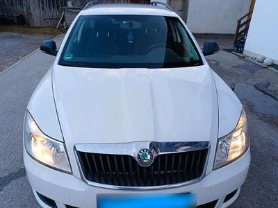 Gebraucht Skoda Octavia 105 PS (77 kW) 2012 Weiß Kombi