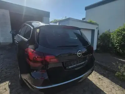 Gebraucht Opel Astra Edition 165 PS (121 kW) 2013 Schwarz Kombi