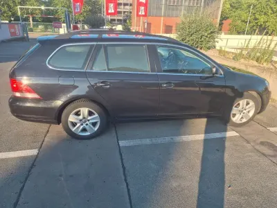 Gebraucht VW Golf VI Comfortline 105 PS (77 kW) 2010 Schwarz Kleinwagen