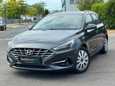 Gebraucht Hyundai i30 Select 120 PS (88 kW) 2021 Dark knight / mic Kombi