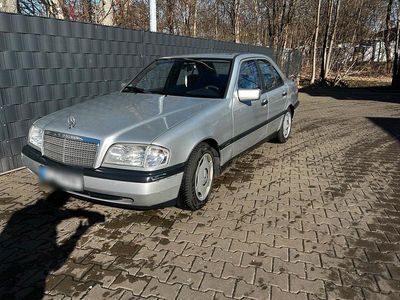 Gebraucht Mercedes C180 122 PS (89 kW) 1995 Silber Limousine