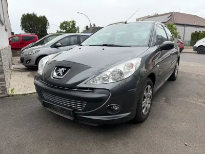 Gebraucht Peugeot 206 73 PS (53 kW) 2012 Grau Limousine