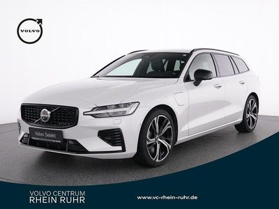 Weiss crystal white pearl / me Gebraucht 2022 Volvo V60 Plus Kombi | 33.990 € (Superpreis)