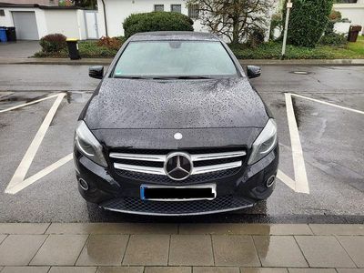 Gebraucht Mercedes A180 122 PS (89 kW) 2015 Schwarz Limousine