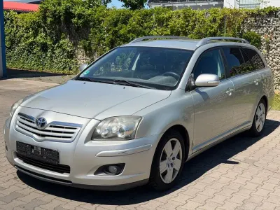 Gebraucht Toyota Avensis Team 129 PS (94 kW) 2009 Silber Kombi