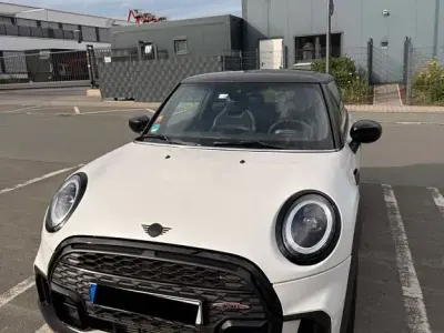 Gebraucht Mini John Cooper Works 136 PS (100 kW) 2024 Weiß Kleinwagen