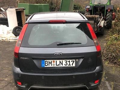 Gebraucht Ford Fiesta 103 PS (75 kW) 2005 Grau Kleinwagen