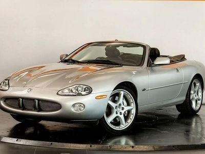 Silber Gebraucht 2000 Jaguar XKR S Cabrio | 26.900 €