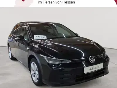 Gebraucht VW Golf VIII Life 150 PS (110 kW) 2025 Schwarz Limousine