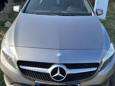Gebraucht Mercedes A180 Urban 122 PS (89 kW) 2016 Grau Limousine