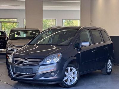 Begagnad Opel Zafira Design Edition 140 HK (102 kW) 2011 Grå Minibuss