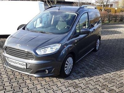 Gebraucht Ford Tourneo Courier Titanium 101 PS (74 kW) 2017 Magneticgrau (metallic) Van / Kleinbus