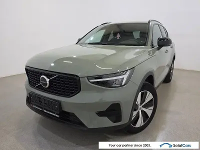Gebraucht Volvo XC40 131 PS (96 kW) 2024 Grün SUV