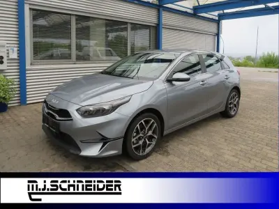 Gebraucht Kia Ceed Spirit 140 PS (102 kW) 2025 Silber Kleinwagen