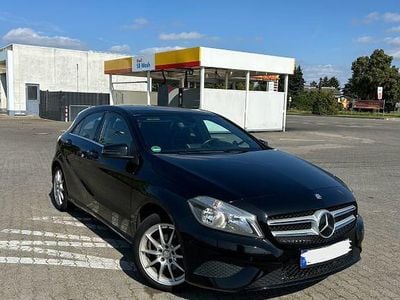 Gebraucht Mercedes A180 Urban 109 PS (80 kW) 2014 Schwarz Limousine