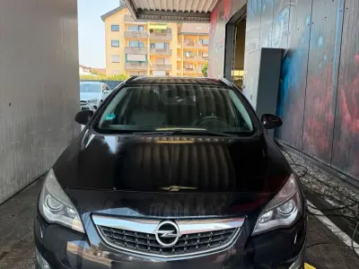 Gebraucht Opel Astra 110 PS (80 kW) 2010 Schwarz Kombi