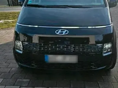 Gebraucht Hyundai Staria 177 PS (130 kW) 2023 Schwarz Van / Kleinbus