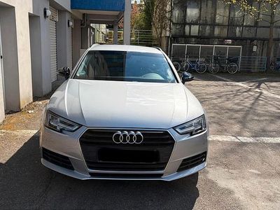 Gebraucht Audi A4 Premium 150 PS (110 kW) 2019 Grün Kombi