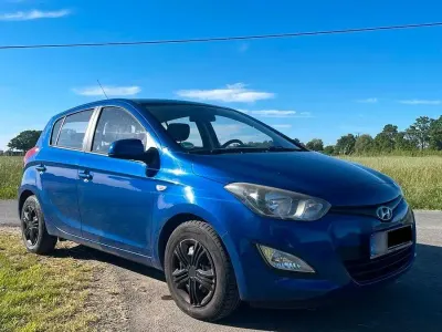 Gebraucht Hyundai i20 Edition 86 PS (63 kW) 2013 Blau Kleinwagen