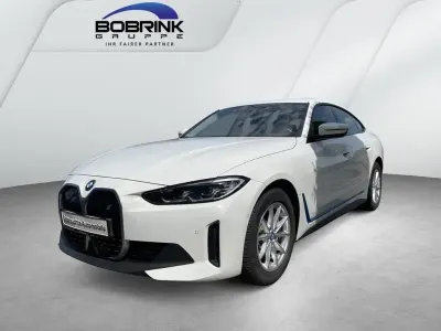 Używany BMW i4 Sport Line 250 kW (340 KM) 2023 Biały Sedan/Limuzyna