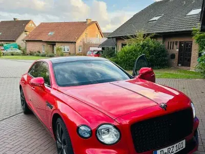 Gebraucht Bentley Flying Spur 551 PS (405 kW) 2022 Rot Limousine