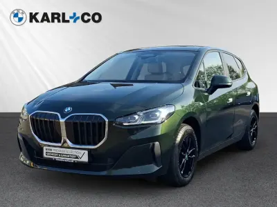 Gebraucht BMW 220 Active Tourer Luxury Line 156 PS (114 kW) 2023 Gruen Van / Kleinbus