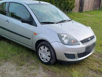 Second-hand Ford Fiesta 60 CP (44 kW) 2005 Argintiu Hatchback