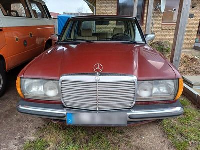 gebraucht Mercedes 200 W123ohne HU Schweißarbeiten nötig!