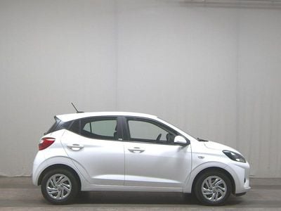 Gebraucht Hyundai i10 67 PS (49 kW) 2021 Weiss Kleinwagen