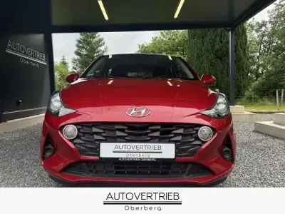 Gebraucht Hyundai i10 100 PS (73 kW) 2022 Rot metallic Kleinwagen