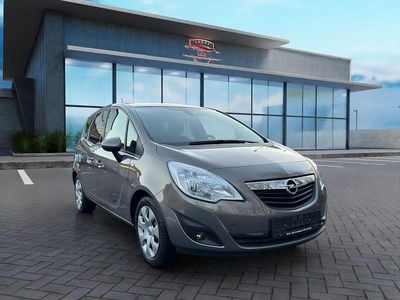 Grau Gebraucht 2011 Opel Meriva Design Edition Van / Kleinbus | 6.199 € (Fairer Preis)