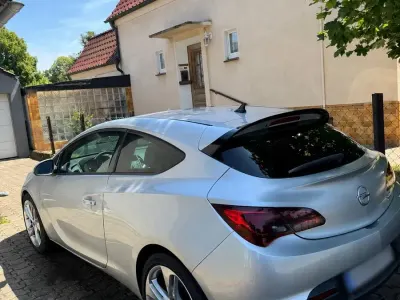 Gebraucht Opel Astra GTC 165 PS (121 kW) 2011 Silber Coupé