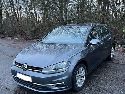 Gebraucht VW Golf VII Comfortline 116 PS (85 kW) 2019 Grau Limousine