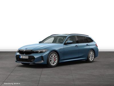 Arctic race blue metallic Gebraucht 2025 BMW 330e Comfort Edition Kombi | 54.624 € (Fairer Preis)