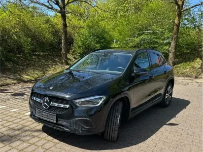 Second-hand Mercedes GLA220 Progressive 190 CP (139 kW) 2022 Negru SUV