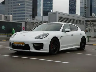 Gebraucht Porsche Panamera Turbo 519 PS (381 kW) 2013 Weiß Kleinwagen