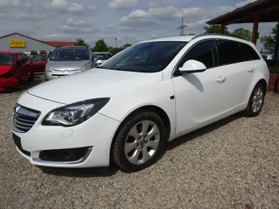 Używany Opel Insignia Innovation 140 KM (102 kW) 2014 Biały Kombi
