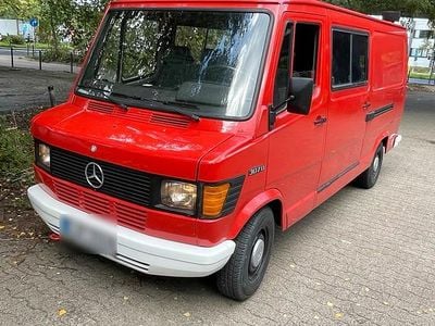 Rot Gebraucht 1983 Mercedes T1 Van | 12.900 €