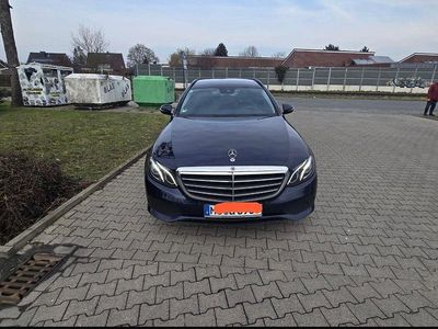 Gebraucht Mercedes E220 Avantgarde 194 PS (142 kW) 2020 Blau Kombi