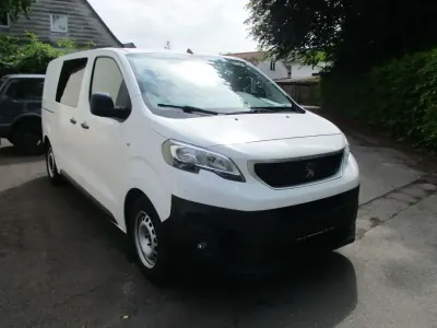 Gebraucht Peugeot Expert Premium 116 PS (85 kW) 2019 Weiss banquise Van